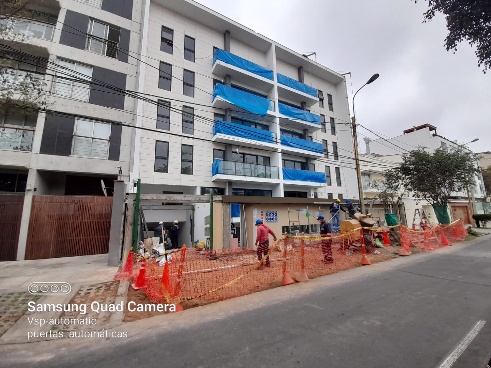 Proyecto de puertas de garaje en edificios